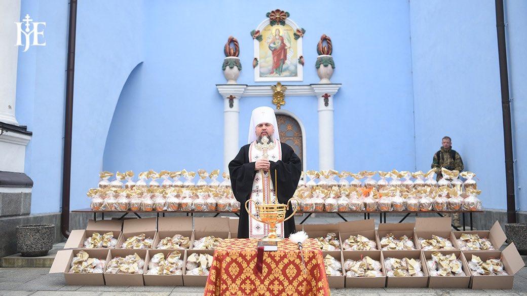 Епіфаній освятив у Михайлівському соборі тисячі пасок для українських захисників та захисниць