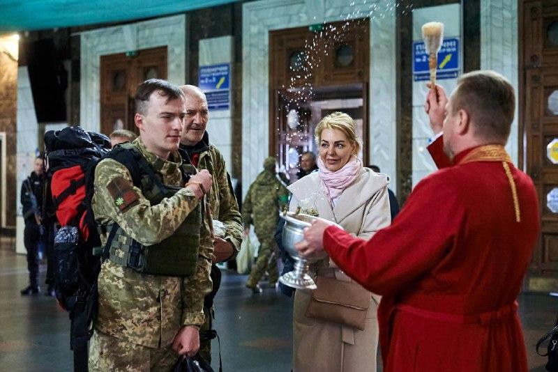 На Центральному залізничному вокзали сьогодні освячували паски та благословляли пасажирів