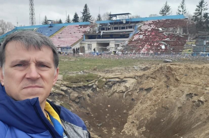 Гераскевич показав вирву глибиною 6 метрів на стадіоні “Десни”