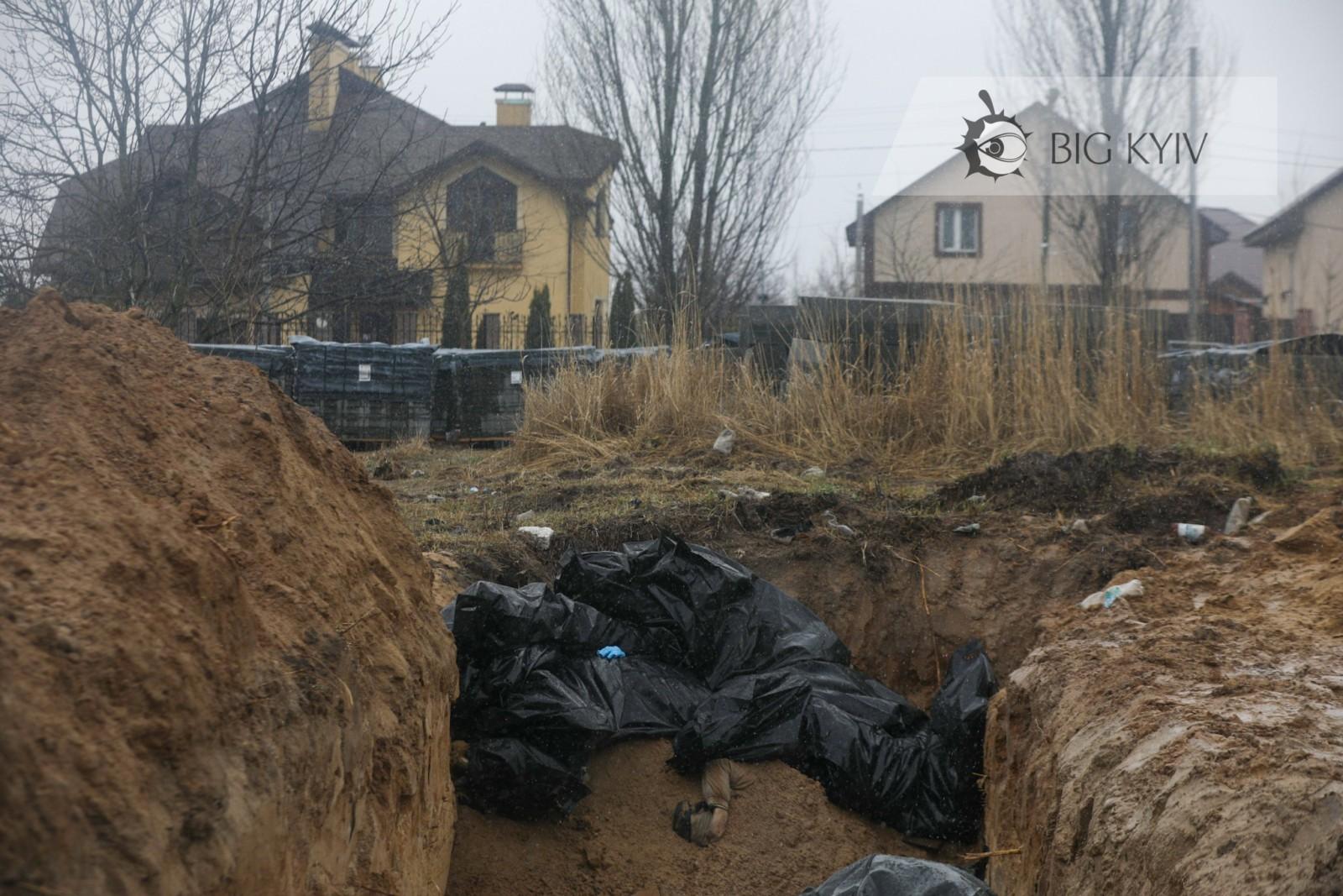 Тіла продовжують знаходити: стала відома кількість братських могил на Київщині