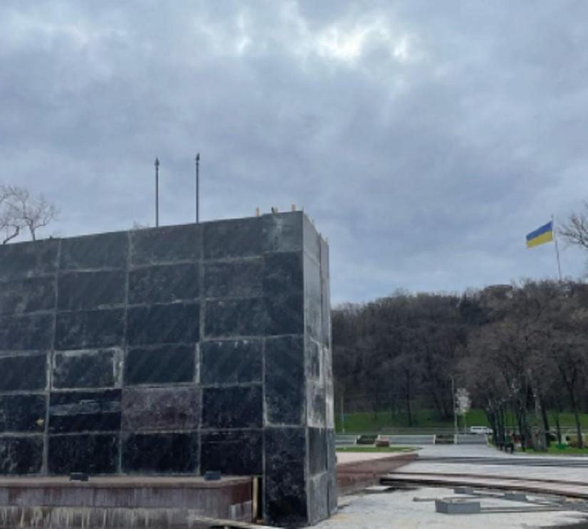 У Києві створили захисну споруду навколо Пам’ятника засновникам Києва
