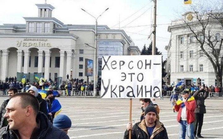 РФ призначила “керівниками” на Херсонщині колишніх офіціанток і вишибал – вони вже планують тікати до Криму
