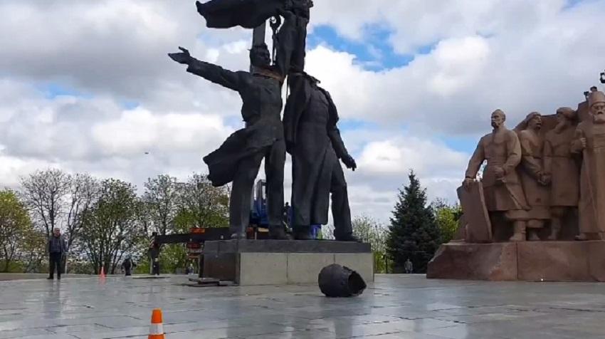 Декомунізація в Києві: арка Дружби народів отримала нову назву