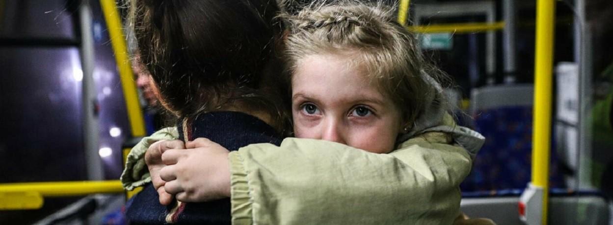 4-річну дівчинку з “Азовсталі”, яку окупанти розлучили з мамою, передали родичам