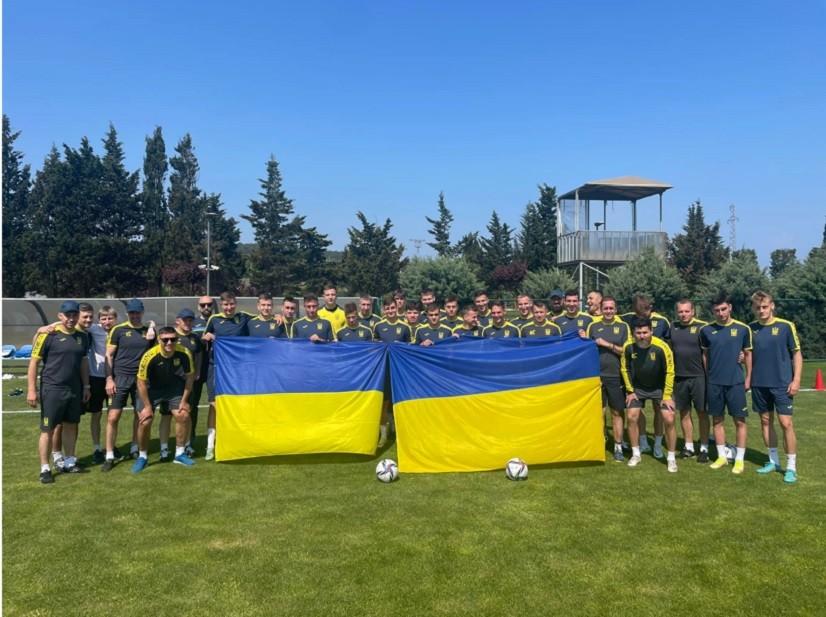 Футболісти української «молодіжки» у Стамбулі готуються до відбору Євро