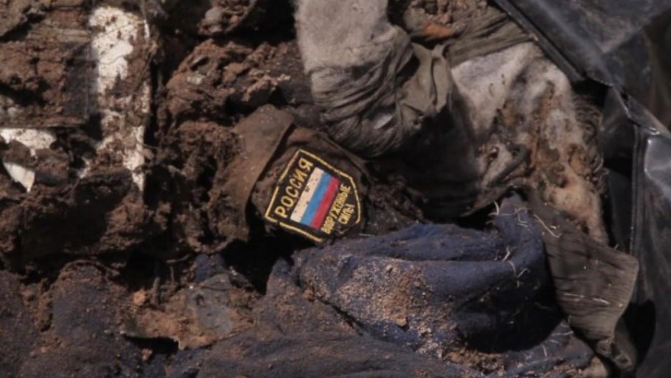 Під Донецьком окупанти зробили звалище тіл своїх військових та ще й заробляють на їх рідних
