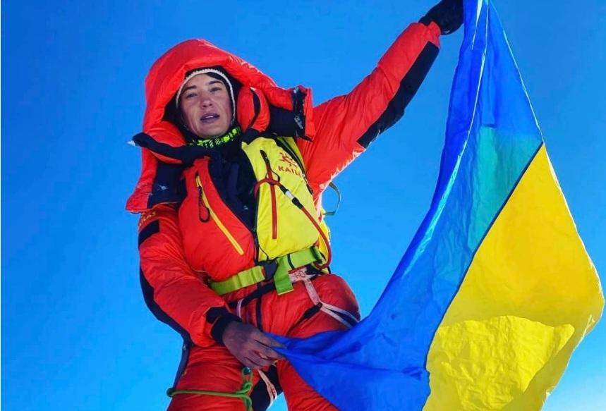 Український прапор замайорів на вершині Евересту