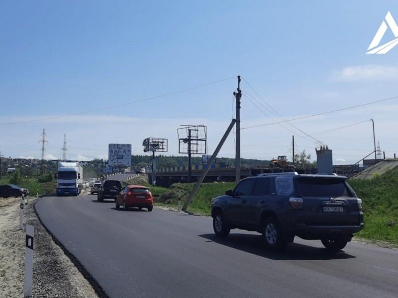 Водіїв багатотонних фур просять об’їжджати тимчасову переправу через річку Ірпінь – схема