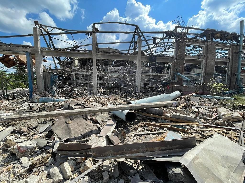 Екологи порахували збитки довкіллю після “звільнення” російськими ракетами ДВРЗ у Києві