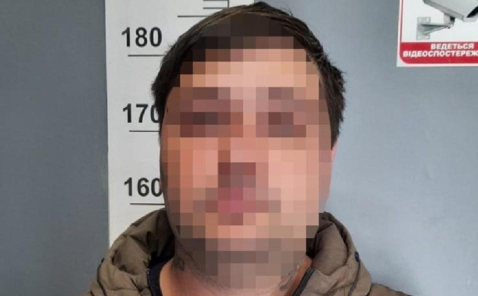 Молодий киянин влаштував криваву різанину на Виноградарі