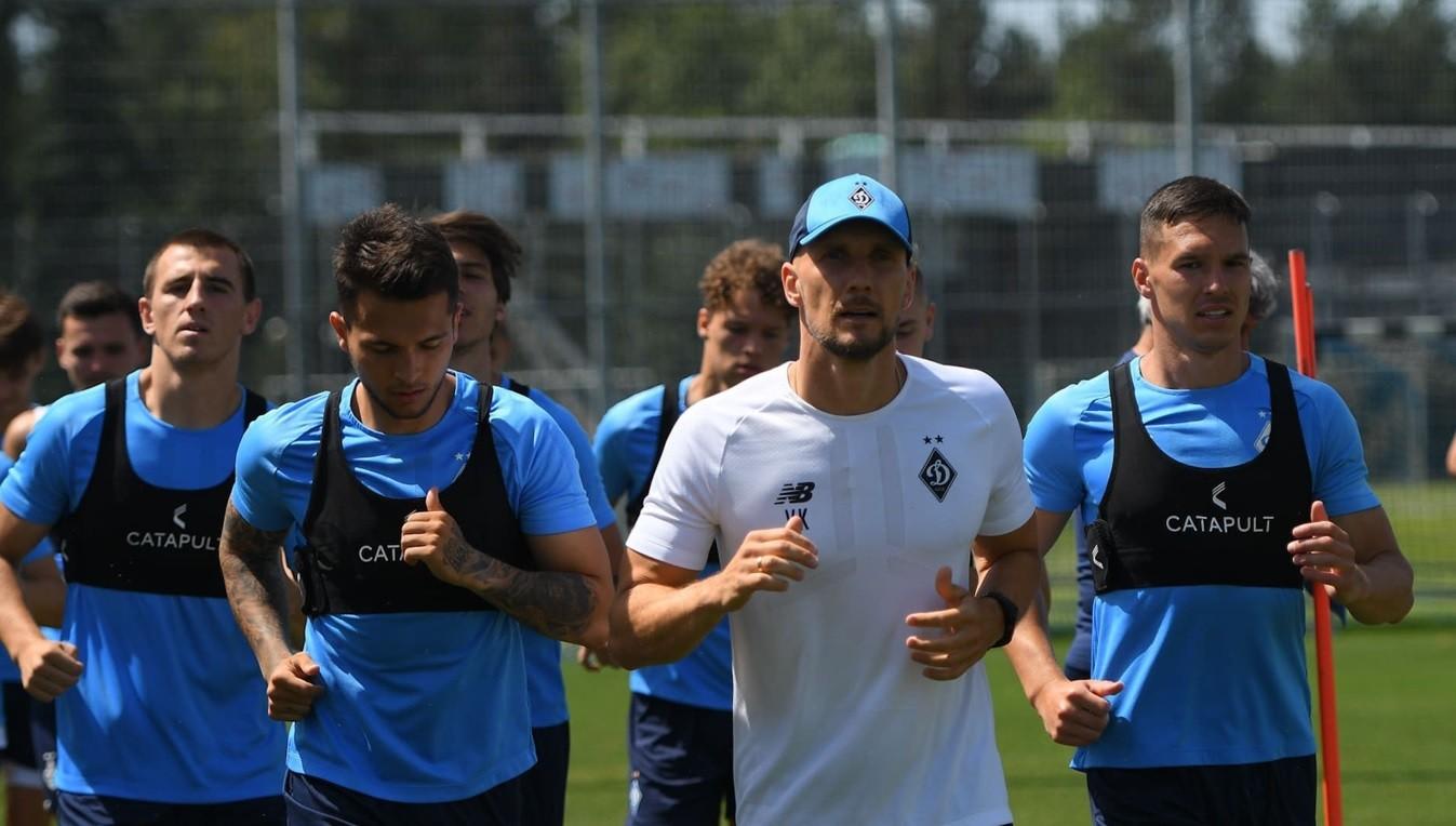 Футболісти “Динамо” зупинилися на олімпійській базі у румунському Снагові