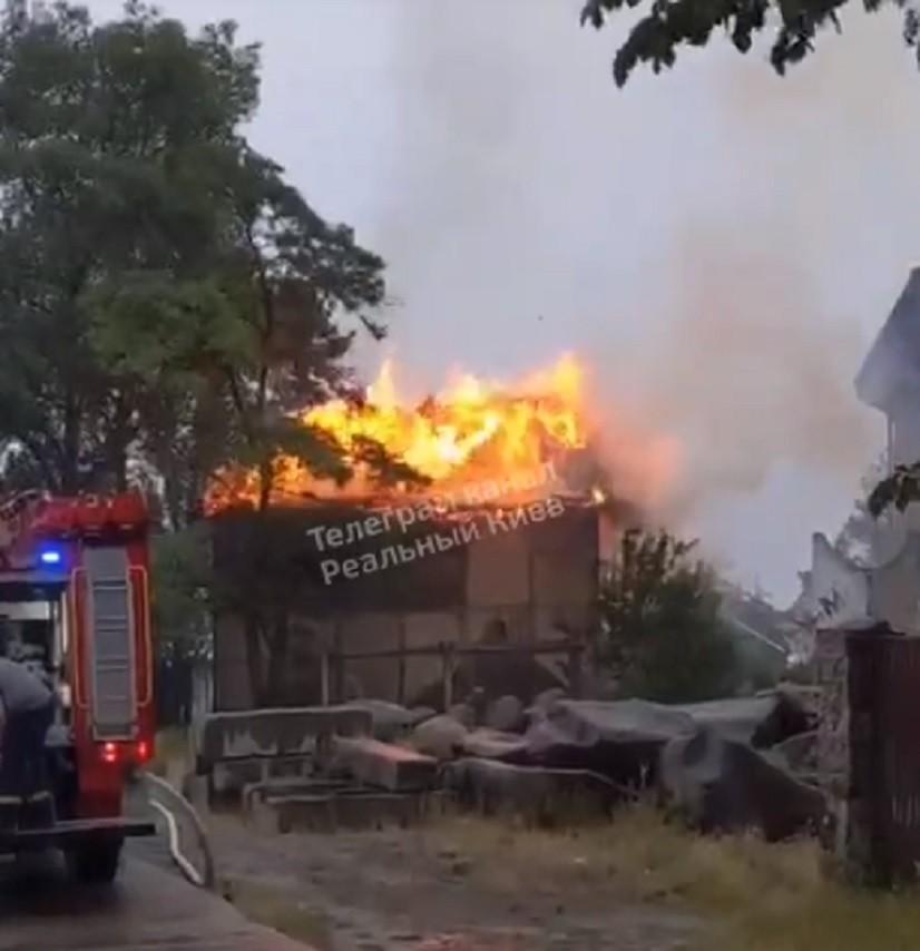 На Київщині через блискавку загорівся історико-археологічний музей в Трипіллі