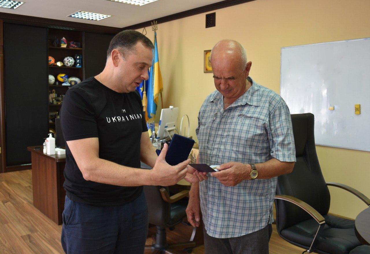 Гутцайт вручив “Знак пошани” видатному альпіністу Мстиславу Горбенку