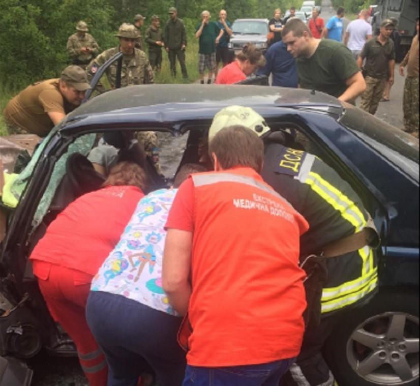 У Гостомелі зіткнулися мікроавтобус та легковий автомобіль