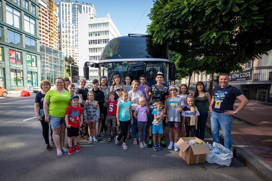 Київ направив на відпочинок до Афін дітей із постраждалих сімей Маріуполя (ФОТО)