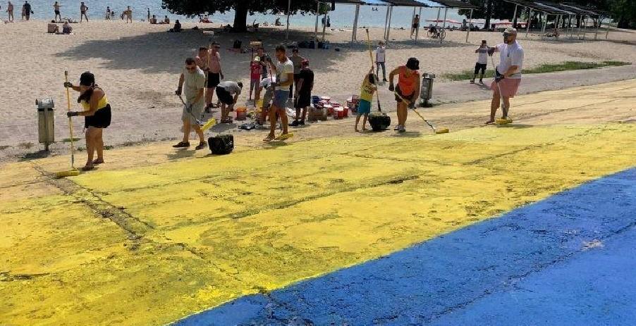 На Оболоні відновили український прапор-рекордсмен (ФОТО)