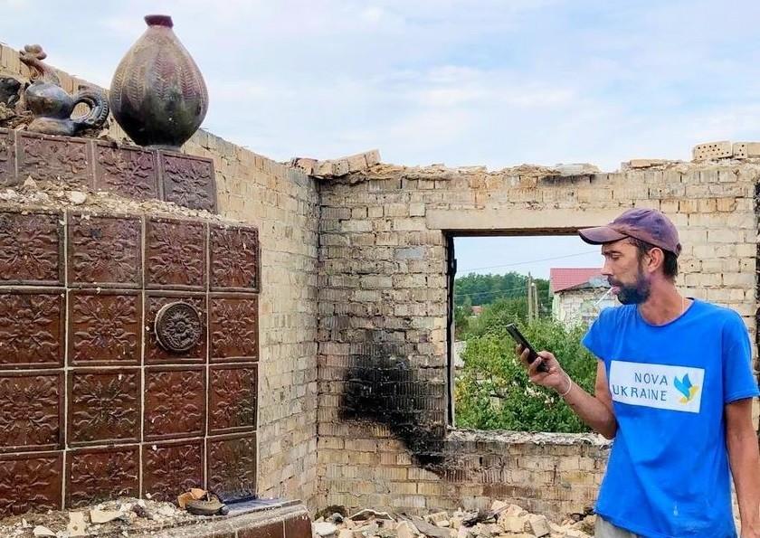 Серед руїн будинку на Київщині знайшли ще одного “стійкого півника”