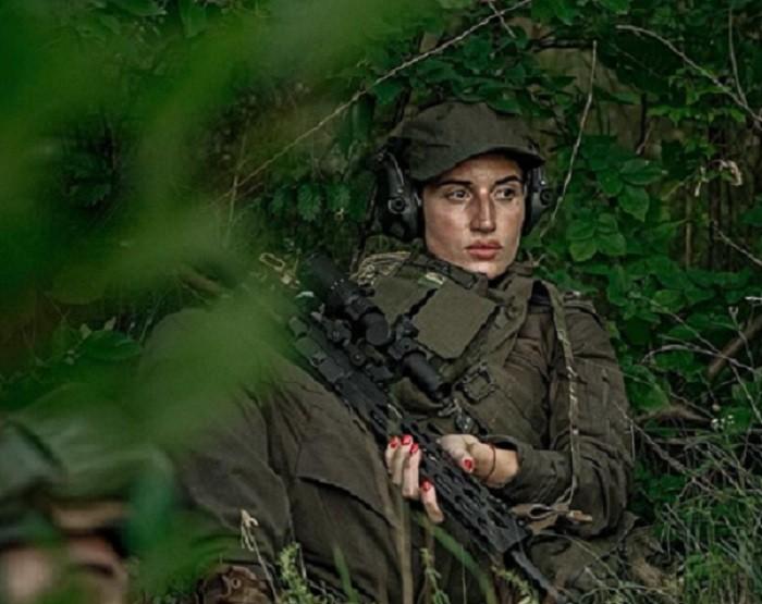 Перемогти або понюхати? Снайперка Д’Арк кинула виклик дружині наркодилера, яка збирає кошти на його заставу