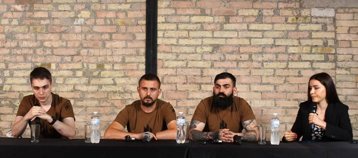 Били, тикали голками у рани, катували водою, роздягали, заставляли присідати – звільнені з полону “азовці”