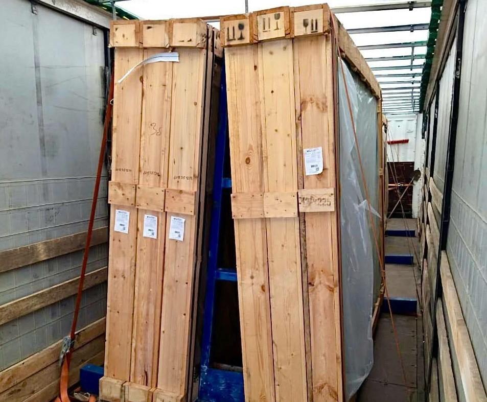 До Києва намагалися ввезти 86 тонн російського скла під виглядом польського