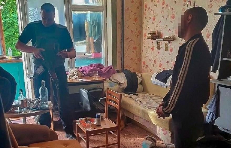 У Києві вбивця рідного брата розбещував 7-річну дівчинку (ФОТО)