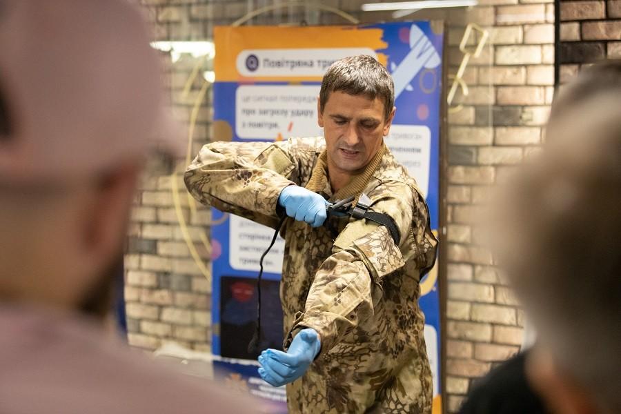 У столиці тривають безпекові тренінги. Їх проводять рятувальники, сапери, лікарі та психологи (ФОТО)