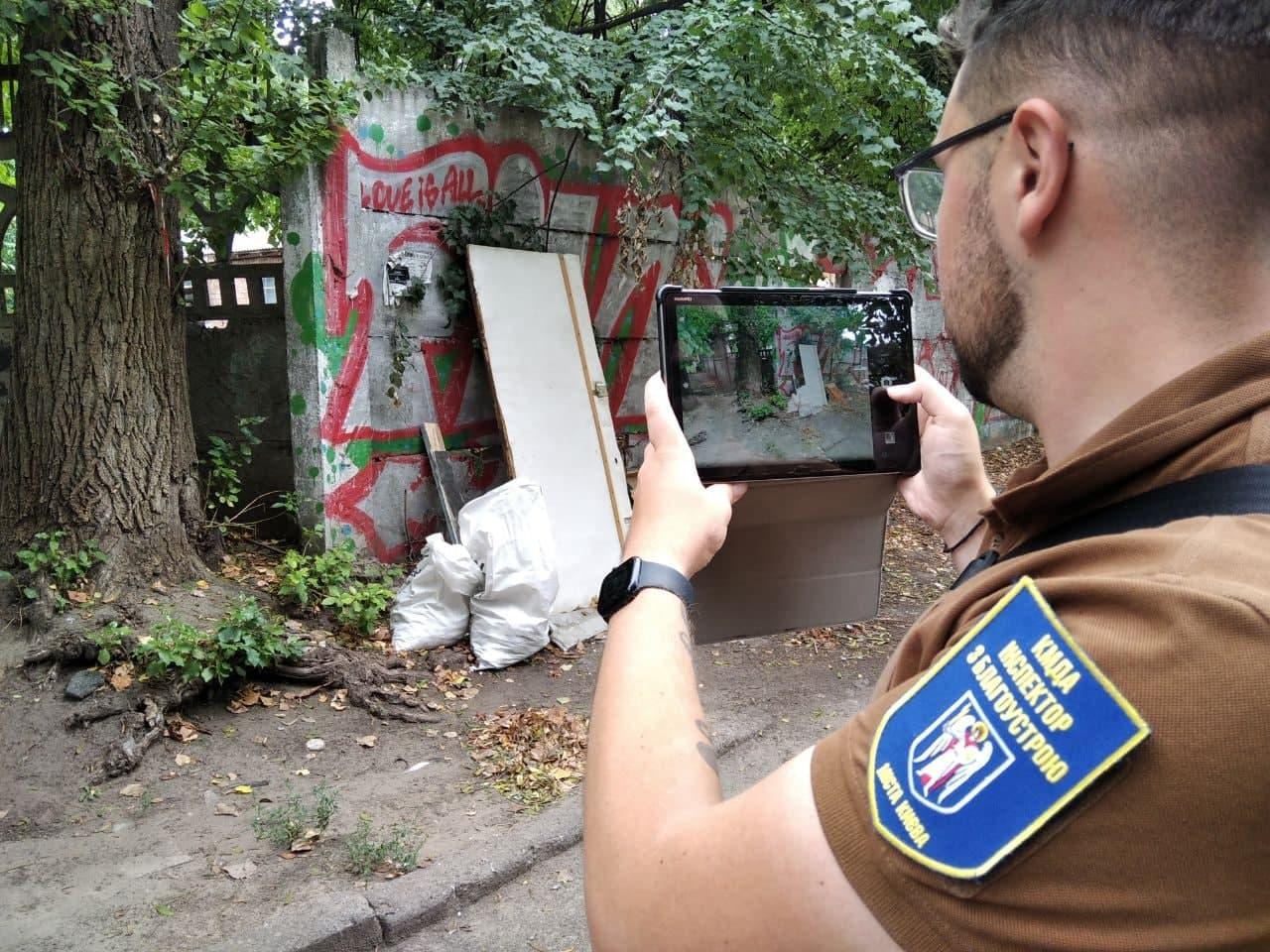 Скільки приписів за порушення благоустрою винесли столичні інспектори в липні