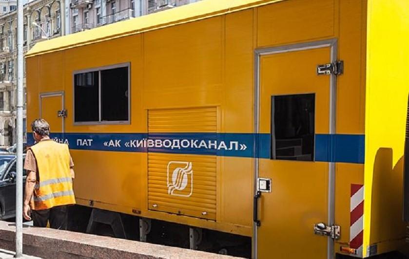 “Київводоканал” ліквідовує пошкодження водопроводу на вулиці Генерала Алмазова