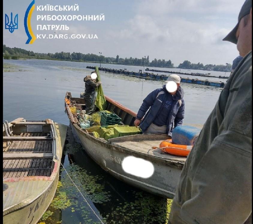 На Київщині за два тижні викрили 72 порушення правил рибальства