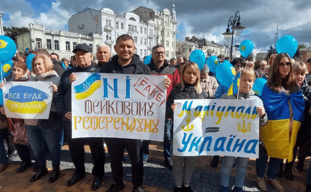Ні псевдореферендуму окупантів! Маріупольці провели мітинг у центрі Києва (ФОТО)