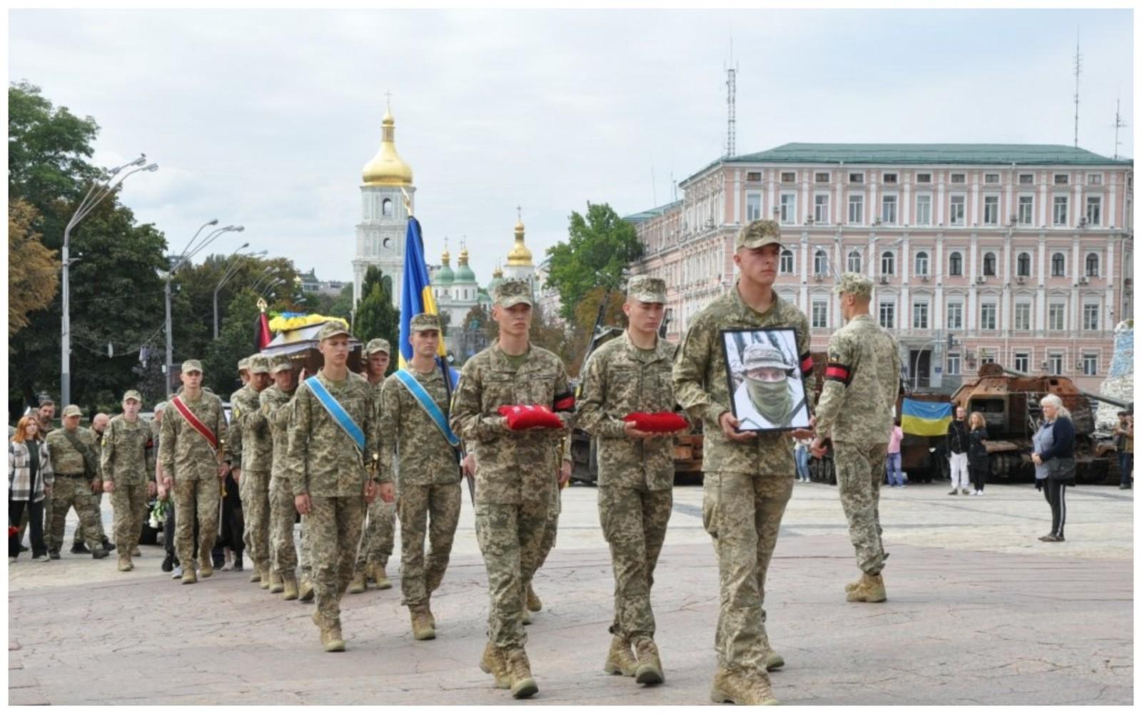 Віртуоз своєї справи: у столиці прощалися зі снайпером-розвідником