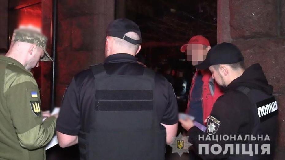 Поліцейські Києва провели рейди нічними клубами, майже 120 громадян отримали повістки