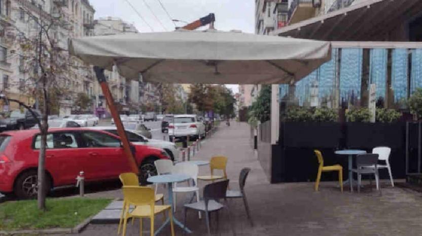 Кияни просять владу звільнити тротуари