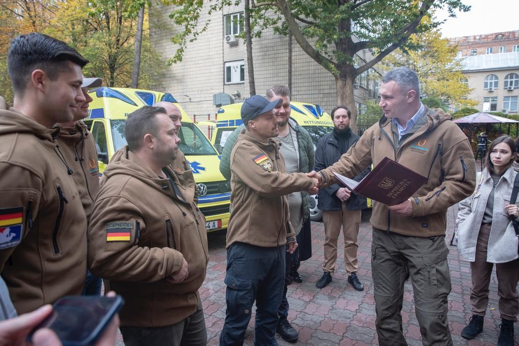 Благодійники закупили рятувальникам і медикам обладнання на пів мільйона євро