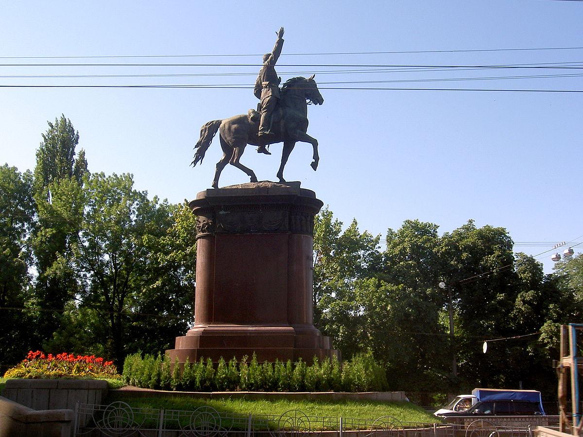 Мінкульт​ досі​ не зняв з держобл​і​ку​ ​пам’ятник Щорсу і не​ ​план​ує​ його демонтувати​: причини