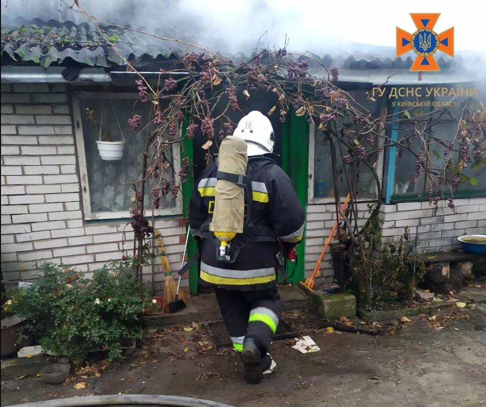 На Київщині під час пожежі загинула пенсіонерка