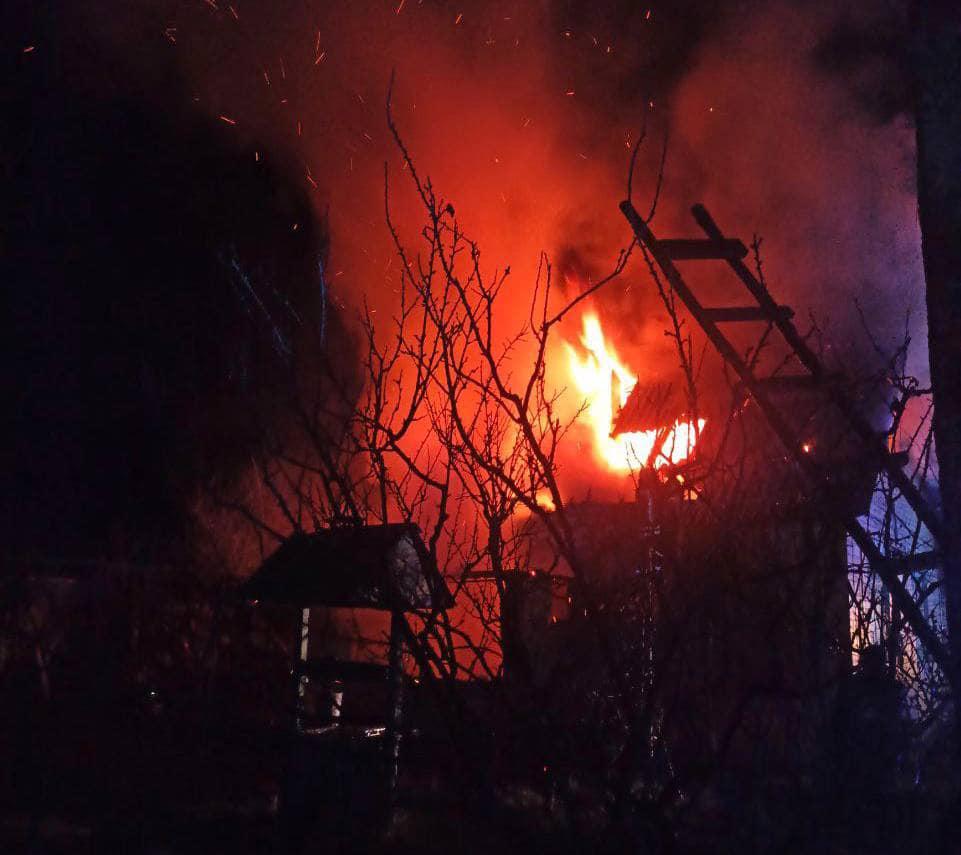 Запалені свічки спричинили пожежі у двох будинках на Київщині