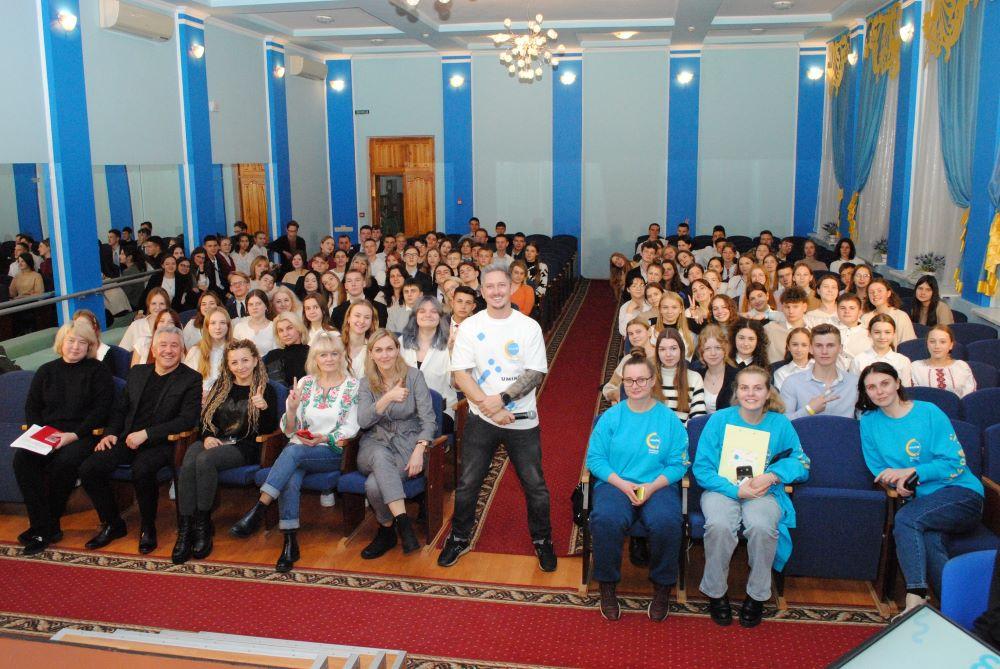 Відомий телеведучий проведе «НеЛекції» з мінної безпеки, психічного та фізичного здоров’я та освіти