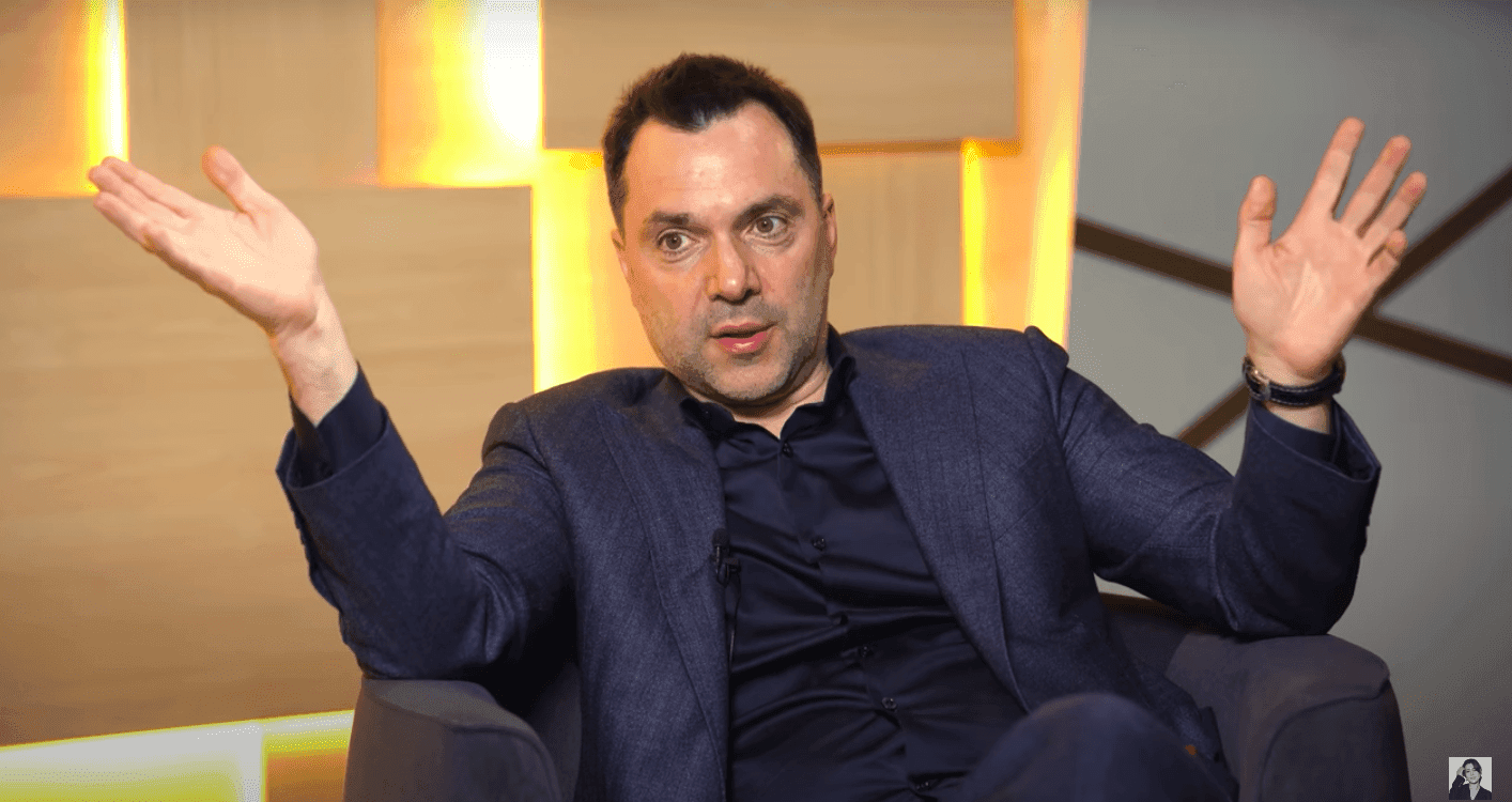 Кличко “нєгадяй, сволоч і падонок” – так на думку Арестовича вважають кияни після заяви мера про евакуацію з Києва
