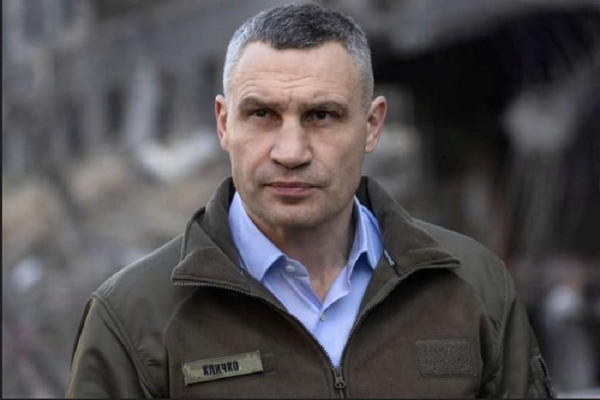 У Соломʼянському районі у висотний будинок влучив дрон, горять верхні поверхи, – Кличко