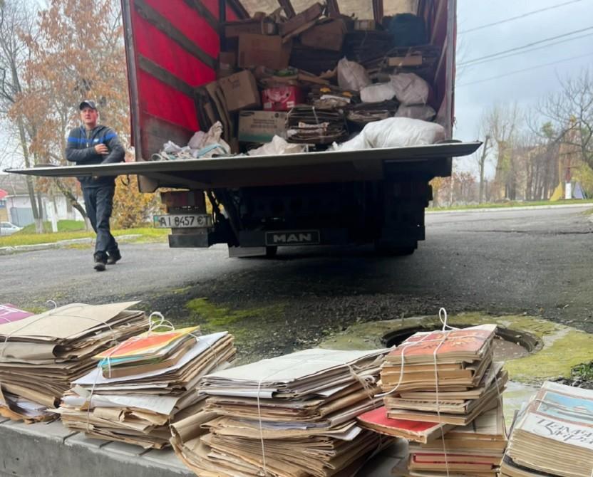 На Київщині люди здали понад 3 тонни макулатури