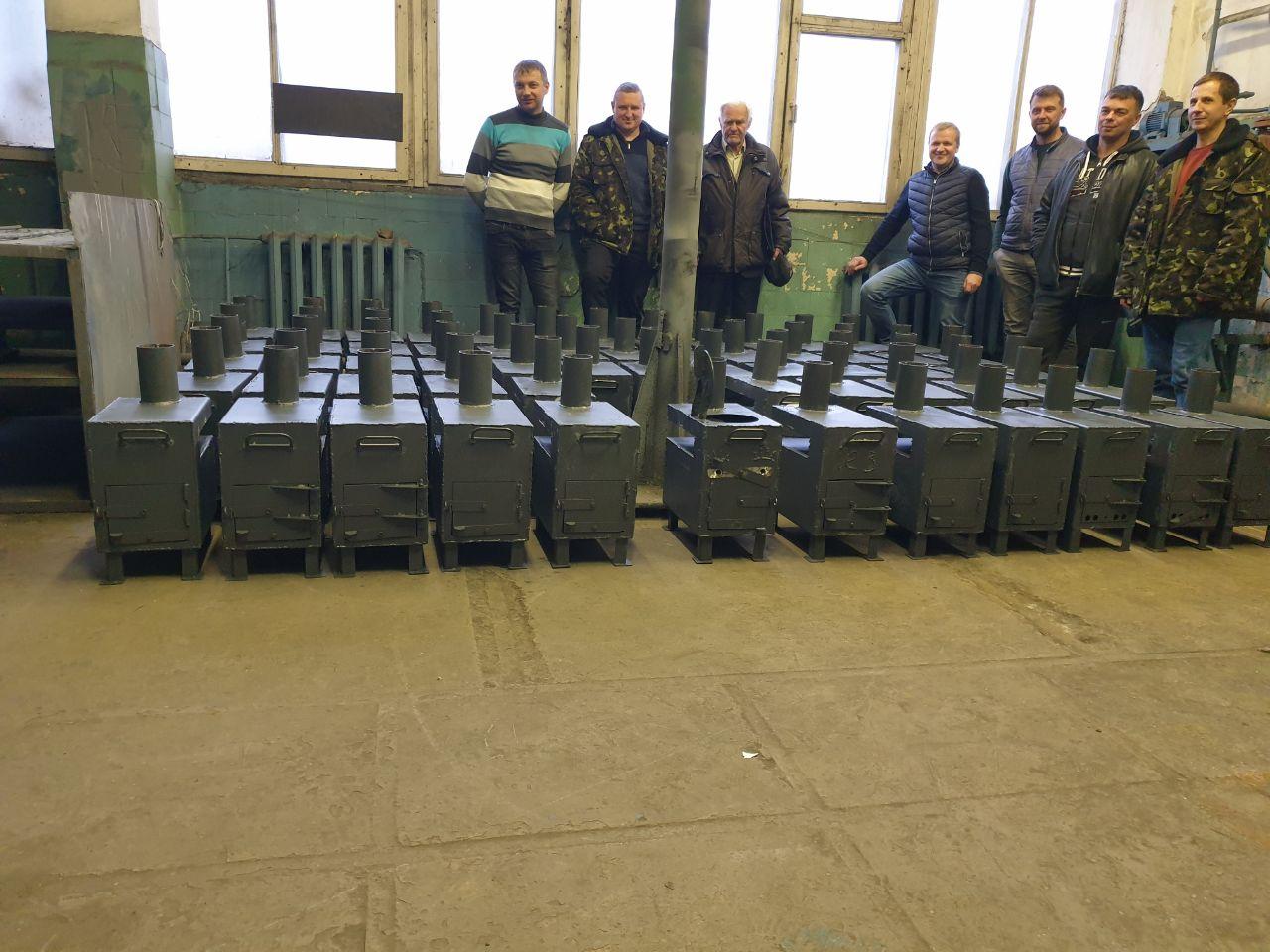 Науковці інституту зварювання у вільний час виготовляють для фронту теплові печі