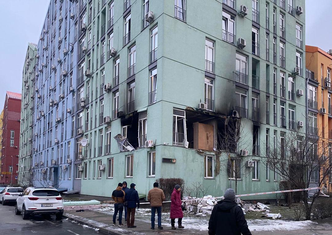 Вибух у “Комфорт Тауні”: рятувальники досліджують акумулятор, який знайшли у квартирі