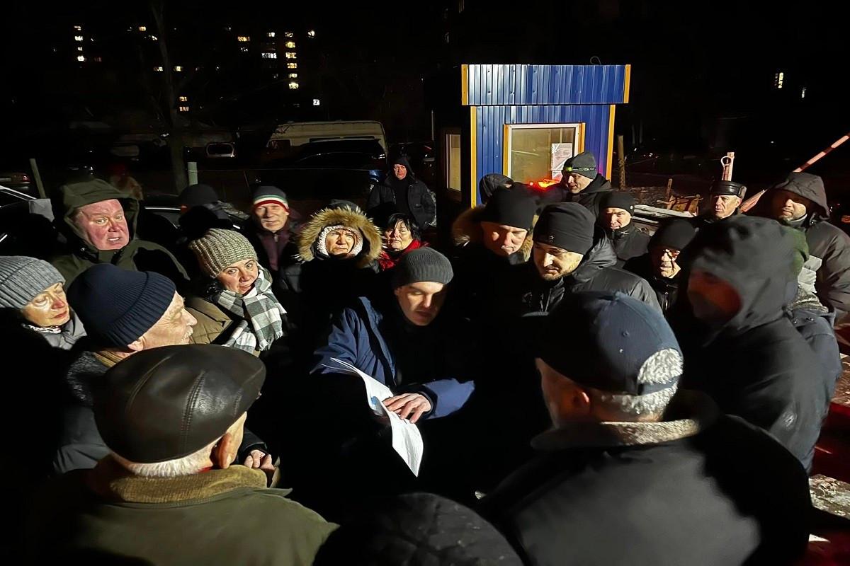 Жителі Оболоні змагаються за безкоштовні парковки