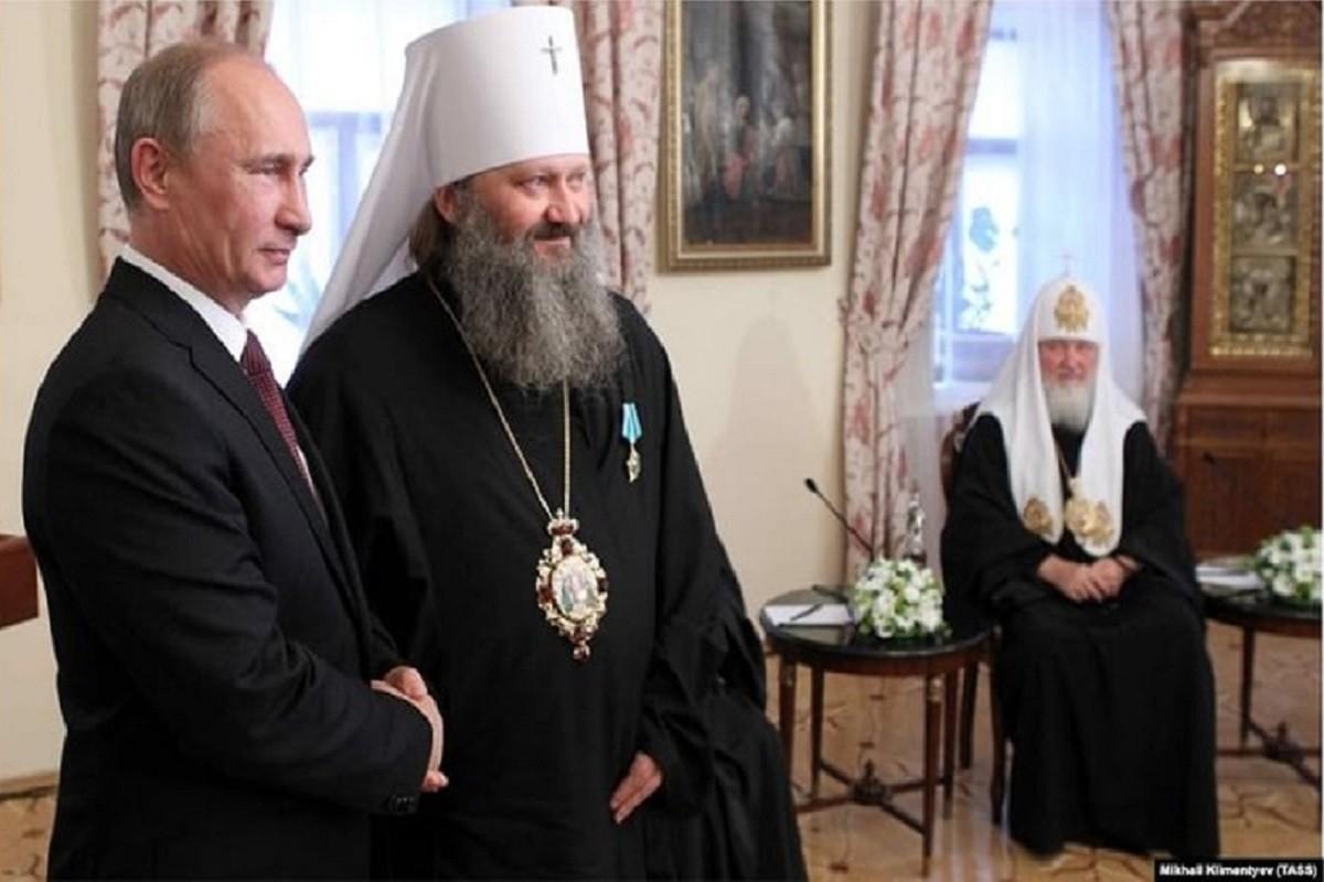Зіпсував історичну пам’ятку: намісник Києво-Печерської лаври увіковічнив самого себе на стінах собору