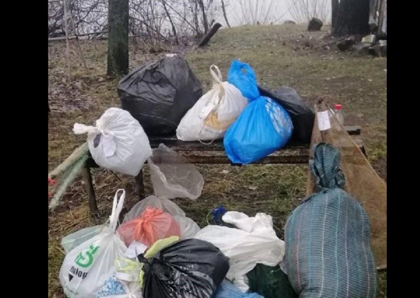 Під Києвом порубали сокирою браконьєрські сітки