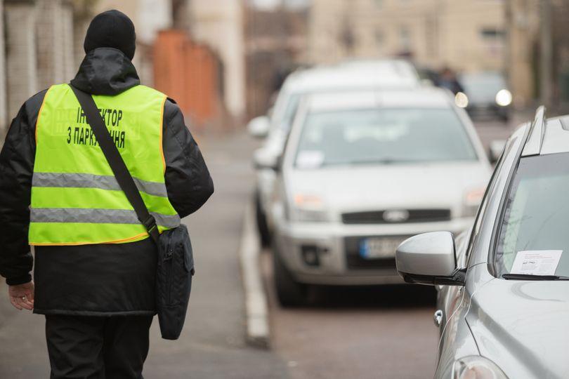 Муніципальні інспектори отримають більше повноважень для боротьби з порушниками паркування