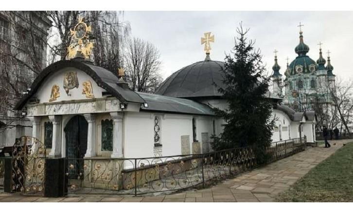 Храм-МАФ біля Десятинної церкви має бути демонтовано – Мінкульт