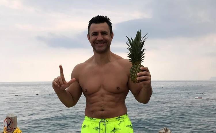 Київський мажоритарник від “слуг” Тищенко поїхав до Таїланду під час війни. Після шквалу критики від українців – його виключили з партії