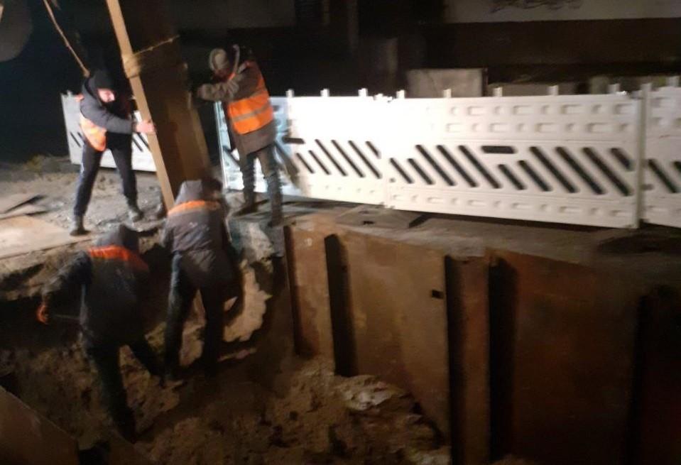 На вулиці Гетьмана готуються міняти 40 м аварійного колектора – фото